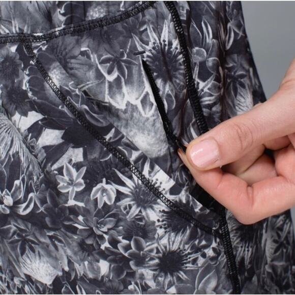 Lululemon The Runsie Flowabunga floral romper black white sz 4 - Picture 5 of 9